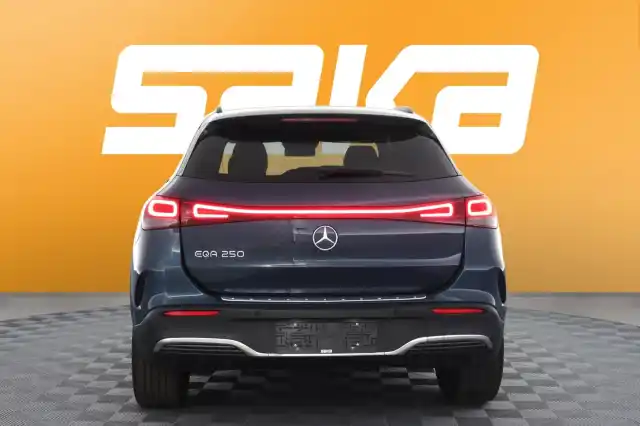 Sininen Maastoauto, Mercedes-Benz EQA – VAR-21573