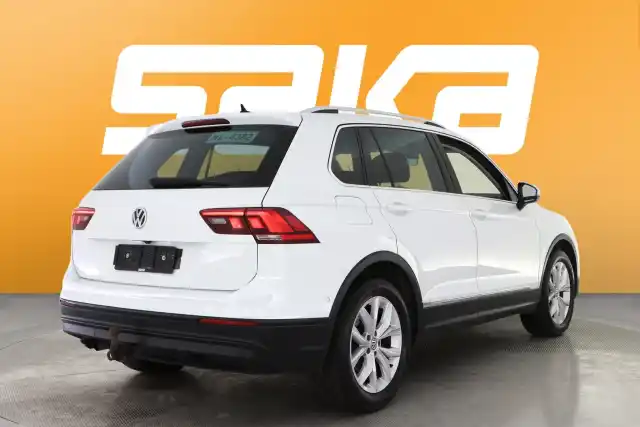 Valkoinen Maastoauto, Volkswagen Tiguan – VAR-21664