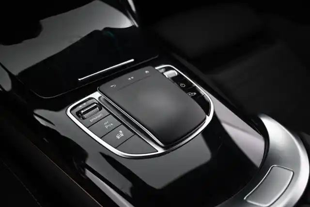 Harmaa Maastoauto, Mercedes-Benz EQC – VAR-21667