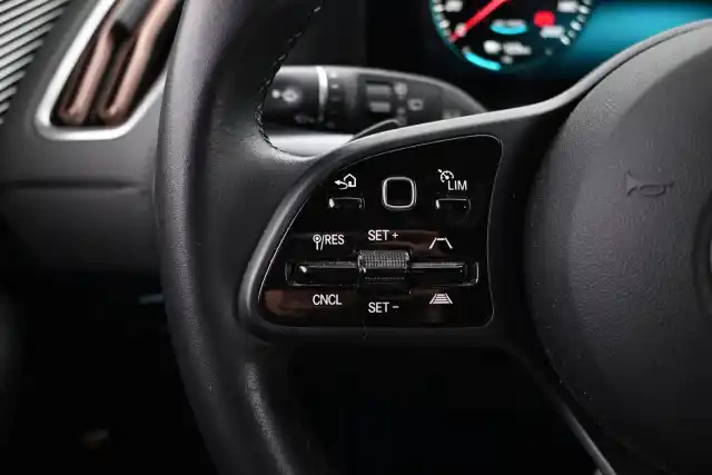 Harmaa Maastoauto, Mercedes-Benz EQC – VAR-21667