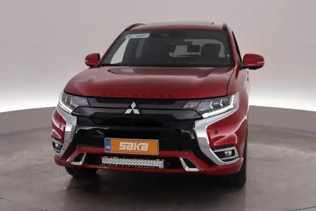 Punainen Maastoauto, Mitsubishi Outlander PHEV – VAR-21749