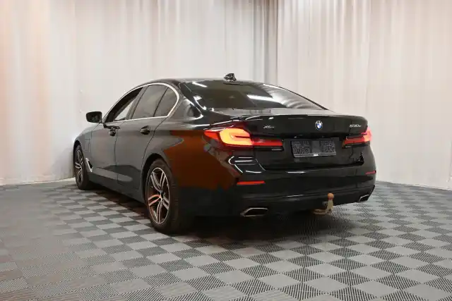 Musta Sedan, BMW 530 – VAR-21843