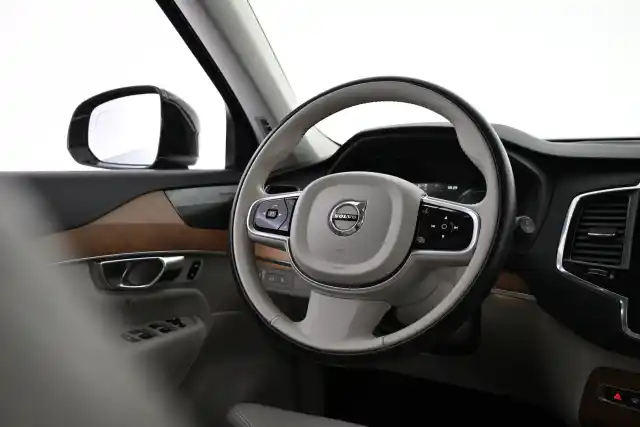 Musta Maastoauto, Volvo XC90 – VAR-21957