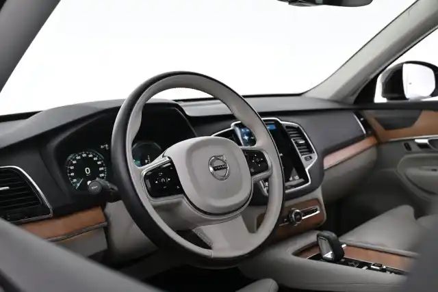 Musta Maastoauto, Volvo XC90 – VAR-21957