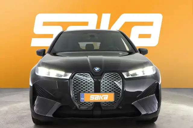 Musta Maastoauto, BMW iX – VAR-22030