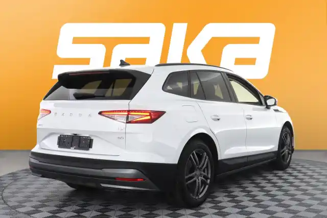 Valkoinen Maastoauto, Skoda Enyaq – VAR-22212