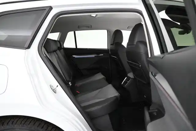 Valkoinen Maastoauto, Skoda Enyaq – VAR-22212