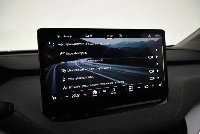 Valkoinen Maastoauto, Skoda Enyaq – VAR-22212