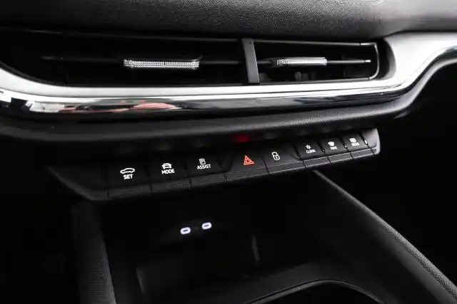 Valkoinen Maastoauto, Skoda Enyaq – VAR-22212