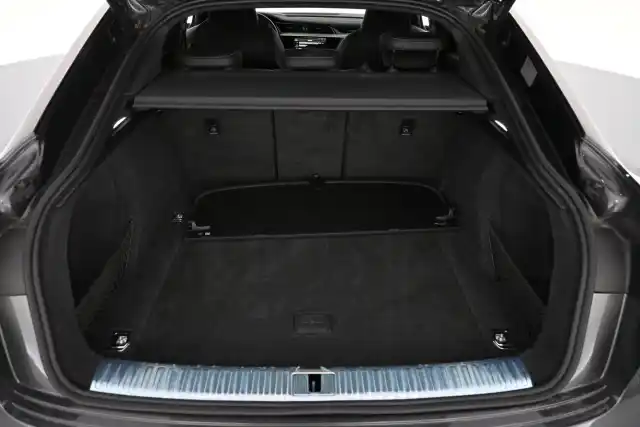 Musta Maastoauto, Audi Q8 e-tron – VAR-22414