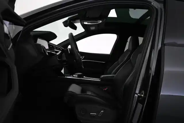 Musta Maastoauto, Audi Q8 e-tron – VAR-22414