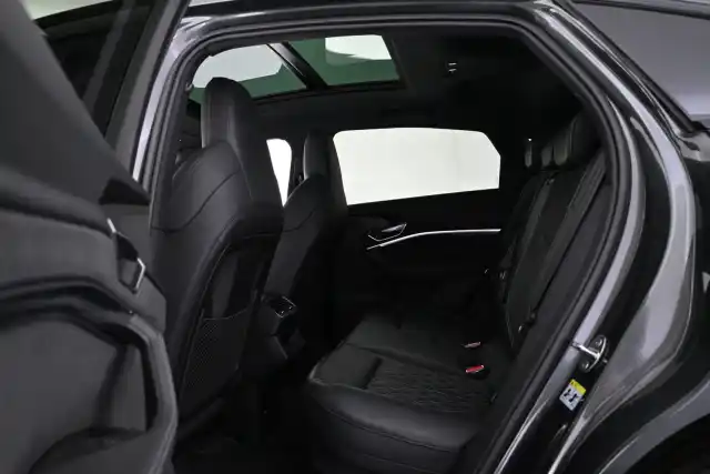 Musta Maastoauto, Audi Q8 e-tron – VAR-22414