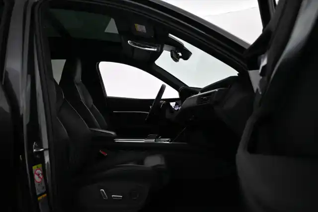 Musta Maastoauto, Audi Q8 e-tron – VAR-22414