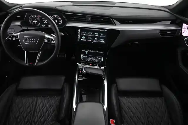 Musta Maastoauto, Audi Q8 e-tron – VAR-22414