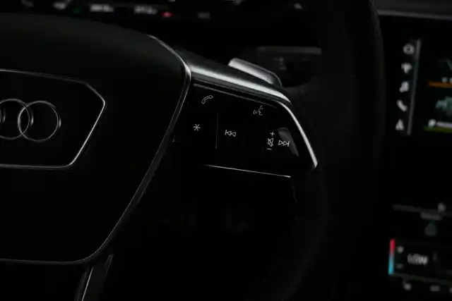 Musta Maastoauto, Audi Q8 e-tron – VAR-22414