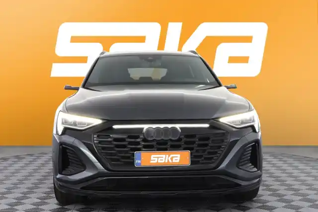 Musta Maastoauto, Audi Q8 e-tron – VAR-22414