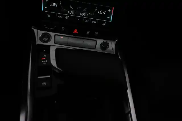 Musta Maastoauto, Audi Q8 e-tron – VAR-22414