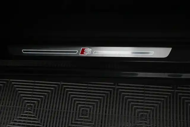 Musta Maastoauto, Audi Q8 e-tron – VAR-22414