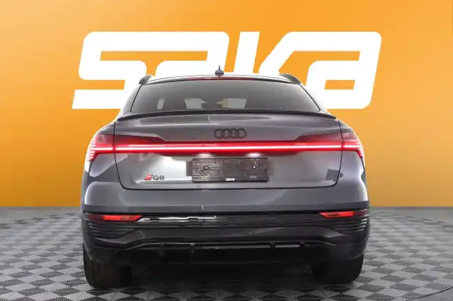 Musta Maastoauto, Audi Q8 e-tron – VAR-22414
