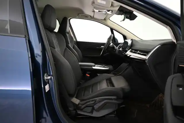 Sininen Tila-auto, BMW 225 – VAR-22443