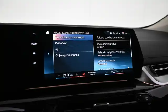 Sininen Tila-auto, BMW 225 – VAR-22443