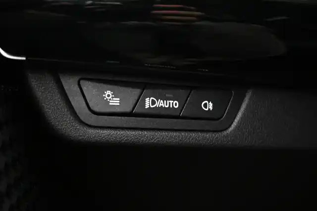 Sininen Tila-auto, BMW 225 – VAR-22443