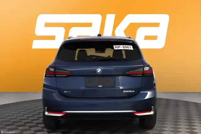 Sininen Tila-auto, BMW 225 – VAR-22443