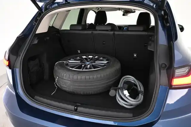 Sininen Tila-auto, BMW 225 – VAR-22443
