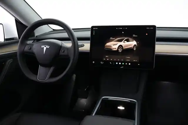 Valkoinen Maastoauto, Tesla Model Y – VAR-22637