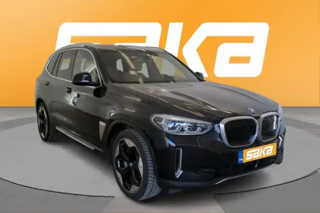 Musta Maastoauto, BMW iX3 – VAR-22701