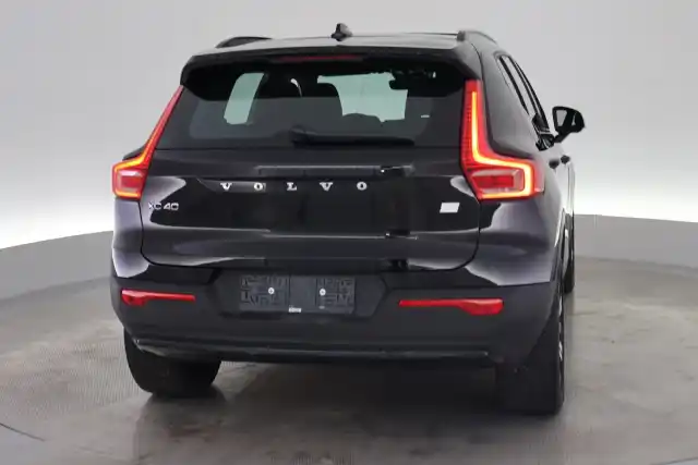 Musta Maastoauto, Volvo XC40 – VAR-22753