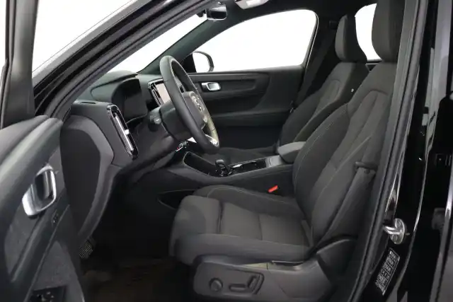 Musta Maastoauto, Volvo XC40 – VAR-22753