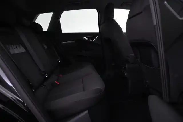 Musta Maastoauto, Audi Q4 e-tron – VAR-22804