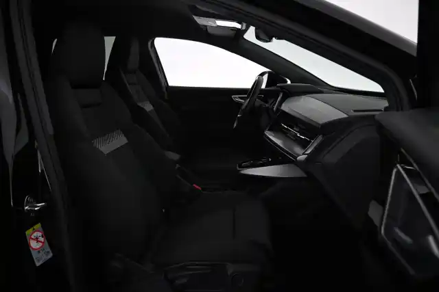 Musta Maastoauto, Audi Q4 e-tron – VAR-22804
