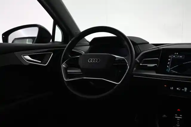 Musta Maastoauto, Audi Q4 e-tron – VAR-22804