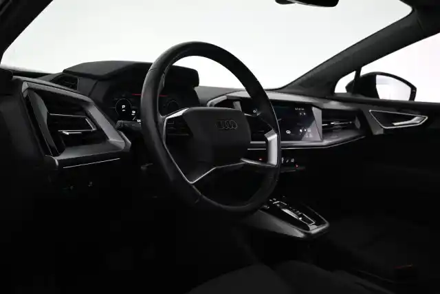 Musta Maastoauto, Audi Q4 e-tron – VAR-22804