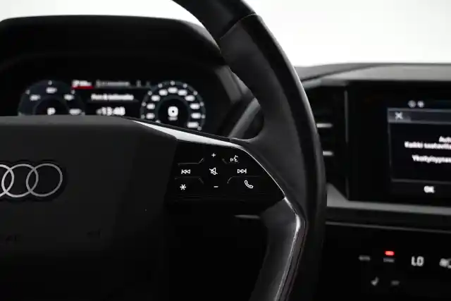 Musta Maastoauto, Audi Q4 e-tron – VAR-22804