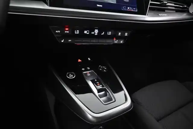 Musta Maastoauto, Audi Q4 e-tron – VAR-22804