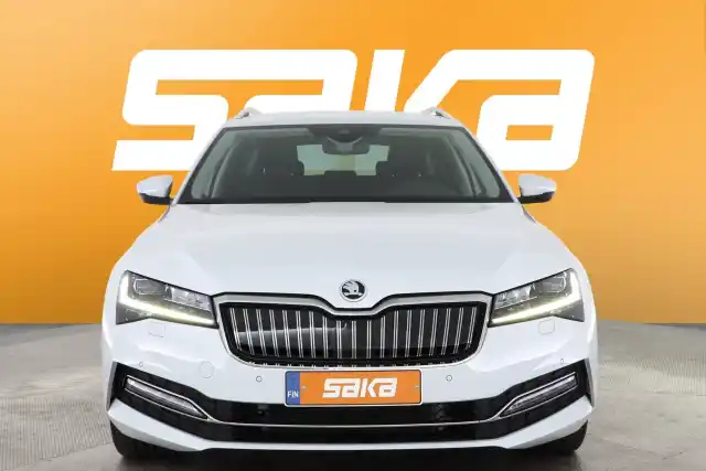 Valkoinen Farmari, Skoda Superb – VAR-22825