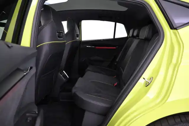 Vihreä Maastoauto, Skoda Enyaq – VAR-22852