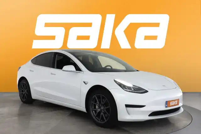 Valkoinen Sedan, Tesla Model 3 – VAR-22958