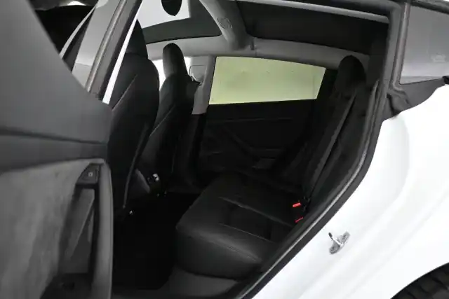 Valkoinen Sedan, Tesla Model 3 – VAR-22969