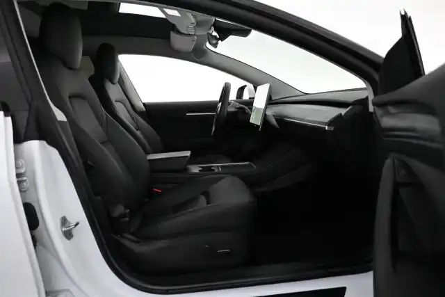 Valkoinen Sedan, Tesla Model 3 – VAR-22969