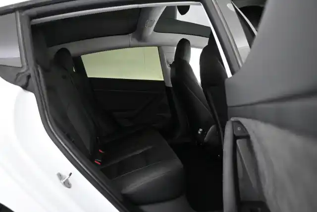 Valkoinen Sedan, Tesla Model 3 – VAR-22969