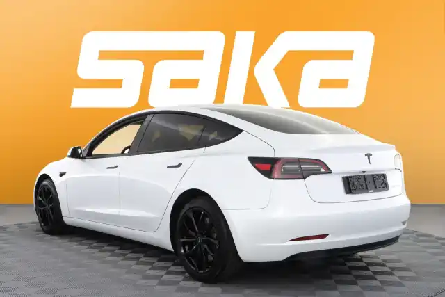 Valkoinen Sedan, Tesla Model 3 – VAR-22969