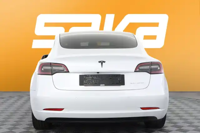 Valkoinen Sedan, Tesla Model 3 – VAR-22969