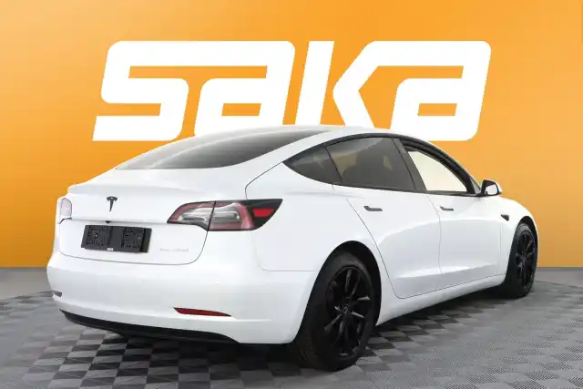 Valkoinen Sedan, Tesla Model 3 – VAR-22969