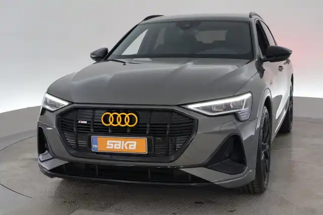 Harmaa Maastoauto, Audi e-tron – VAR-23030