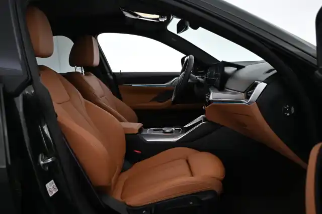 Vihreä Sedan, BMW i4 – VAR-23115