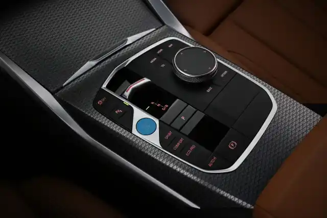Vihreä Sedan, BMW i4 – VAR-23115